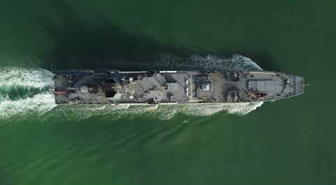 Добро пожаловать в Крым: кадры захода отряда БДК ВМФ России в Севастополь