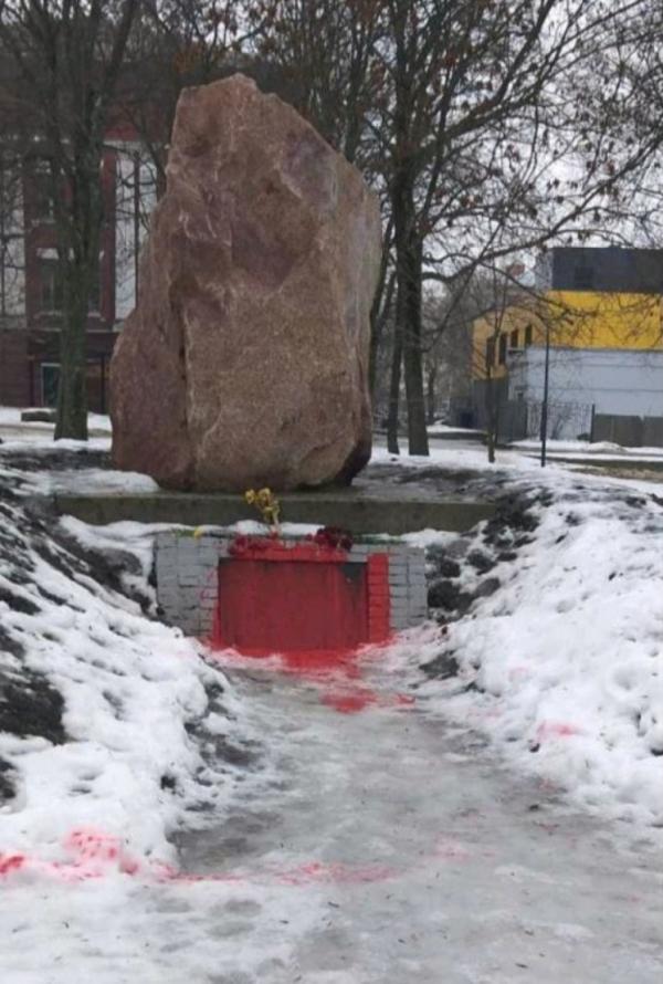 В Харькове перед заседанием СНБО повредили «камень УПА»