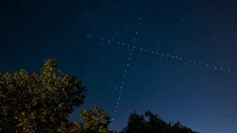 Дождь из спутников Маска сняли на видео