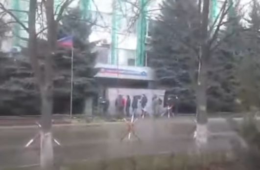 В военкоматы ЛНР выстроилась очередь из добровольцев