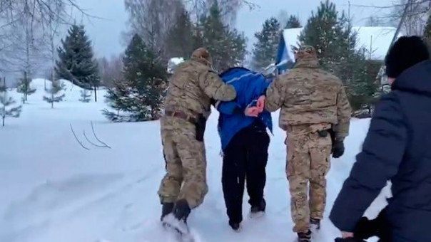 Старые MG-42 и спецназовские «Винторезы»: ФСБ накрыла сеть подпольных оружейников