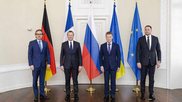 Ситуация по урегулированию на Украине является патовой | Нормандская ширма для войны: почему провалились переговоры в Берлине