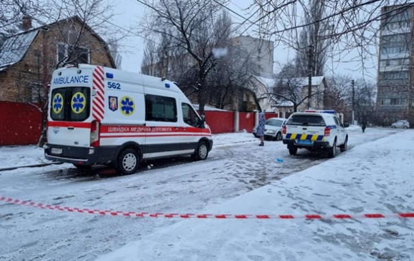 В Киеве мужчина стал жертвой взрыва гранаты, в доме обнаружен склад боеприпасов