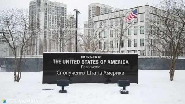 В посольстве США в Киеве начали жечь документы - Bild