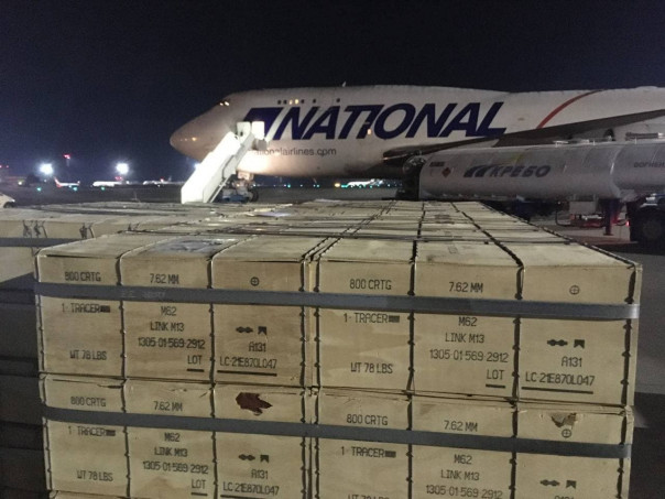 Вертолёты, гаубицы и дроны-камикадзе: на Украину прибыла новая партия оружия от США