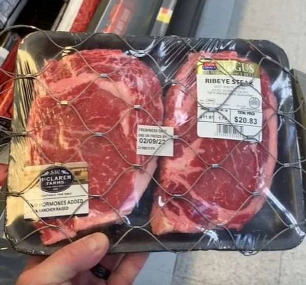 Из жизни одичалых: Супермаркеты Walmart теперь помещают мясо под железную сетку с замком и снабжают его электронной сигнализацией