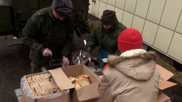 Границу России пересекли более 96 тысяч беженцев из Донбасса, из них более 31 тысячи детей. В случае эскалации может въехать полмиллиона беженцев