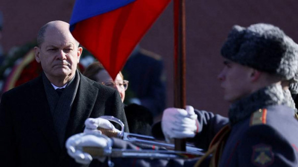 Шольц не захотел называть Путина убийцей