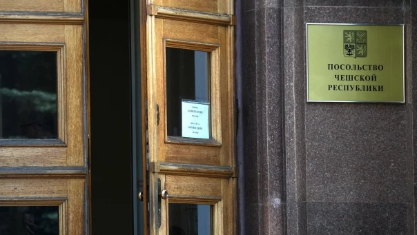 Чехия приостановила выдачу виз россиянам