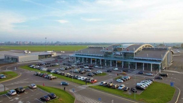 После сообщений о Зеленском, не вышедшем на связь, из Киева вылетел самолет