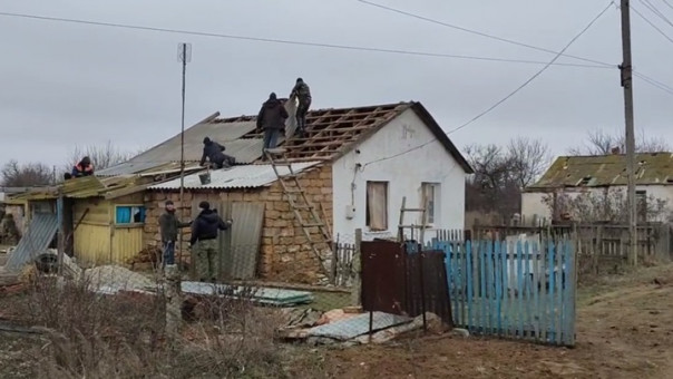 В Крыму устраняют последствия от падения украинских снарядов