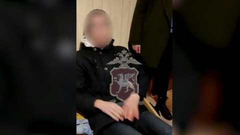 Невежливый подросток осквернил памятник "Вежливым людям"