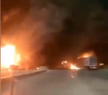 Граница США и Мексики: пылают грузовики, КПП, заправка