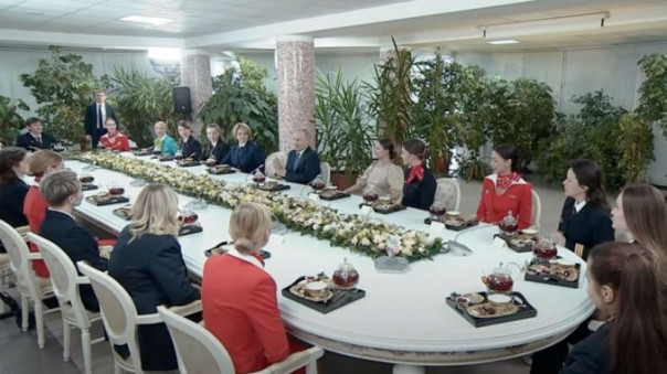 Путин: "Ни один призывник к спецоперации не привлекался, резервисты не планируются, добровольцам спасибо, но необходимости нет"