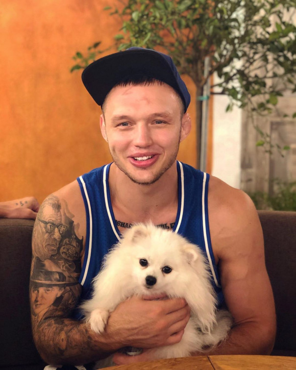 Срочно, нужна помощь! В Киеве местные нацисты поймали и жестоко пытают известного украинского спортсмена, бойца ММА, Максима Рындовского