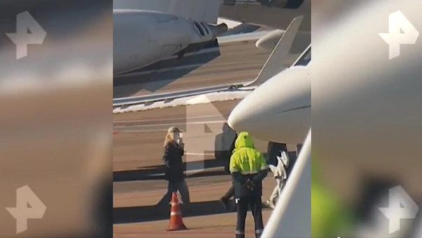 Верхом на бизнес-​джете: "кающиеся" вип-​персоны покидают Россию