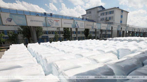 "Хотя бы немного муки, гречки и соли". Лукашенко о том, что западники просят у Беларуси