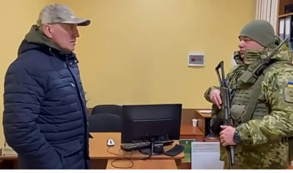 Посол Беларуси покинул территорию Украины