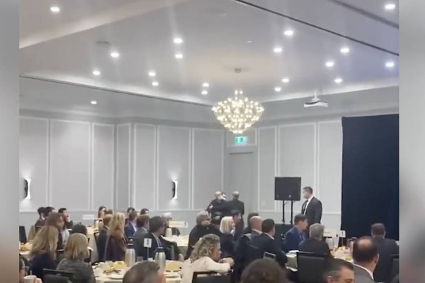 "Позор вам!" Канадский писатель обрушился на главу МИД из-за Украины