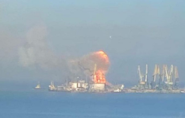 Укрофашисты заявили об уничтожении корабля РФ в порту Бердянска