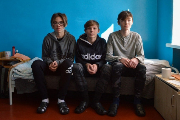 Трое подростков из Мариуполя, прошли 20 километров под обстрелами, до блокпоста ДНР