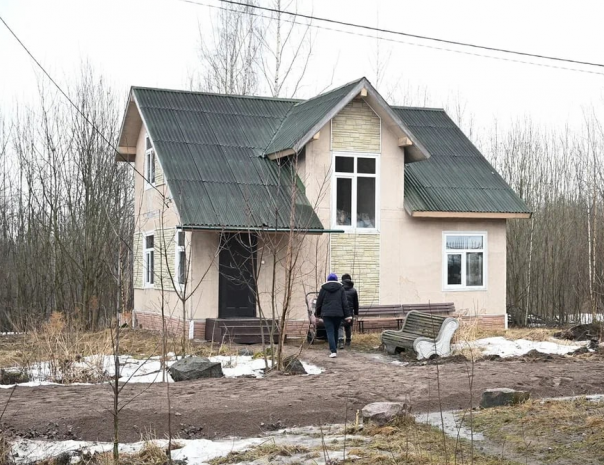 Многодетные семьи Донбасса въехали в подаренные Евгением Пригожиным дома