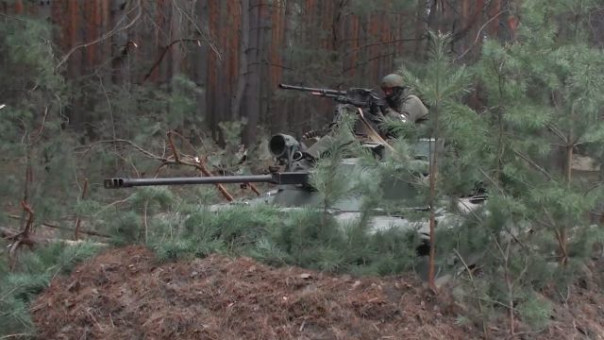 Уничтожены склад боеприпасов и колонна танков: видео действий ВДВ в Киевской области