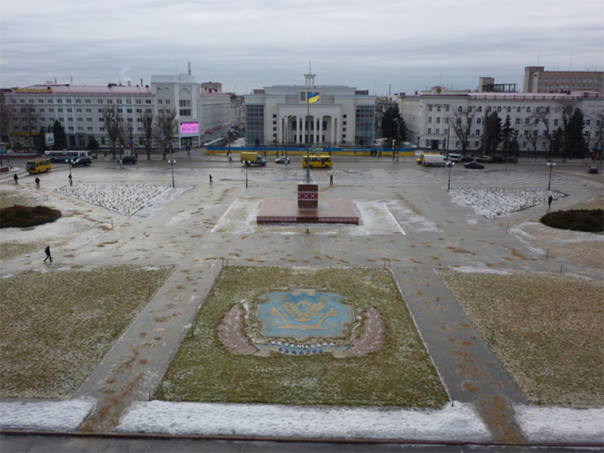 В центре Херсона спущен украинский флаг и начало работу российское радио