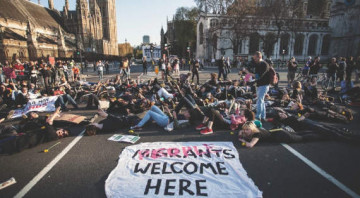 «Мы копаем себе могилу» - британцы против размещения беженцев в своих домах