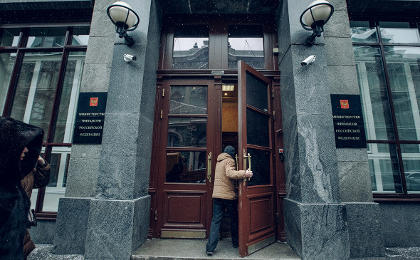 Россия смогла заплатить по внешним долгам из замороженных резервов