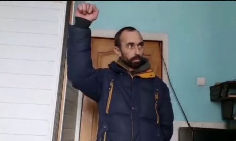 Опубликованы кадры допроса пленного боевика «Айдара»