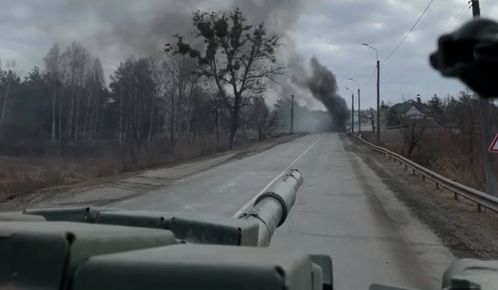 Танковая дуэль российского Т-80БВ и украинского Т-64БВ была недолгой