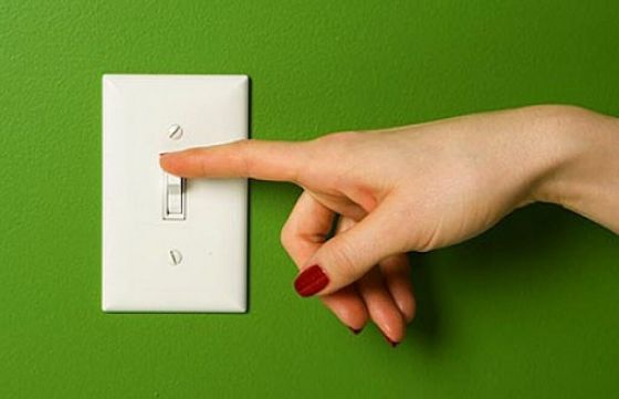 Почему не отключают свет? А зачем?