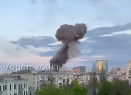 Эпичные кадры калибровки оборонного завода «Артем» в Киеве, прилёт по аэропорту "Жуляны", в Харькове  уничтожен штаб ТРО/Азова