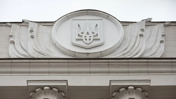 Рада запретила использовать символы Z и V и признала Россию "страной-террористом"