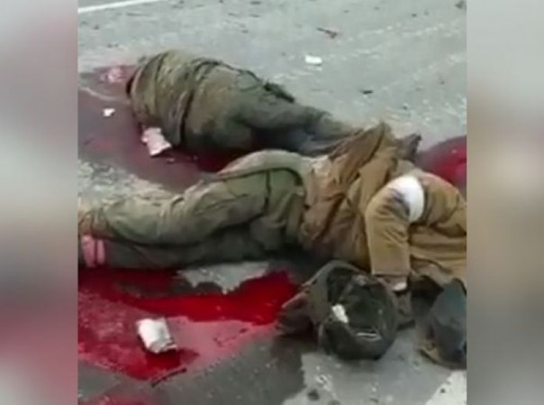 [18+] Укрофашисты устроили массовый расстрел пленных российских бойцов