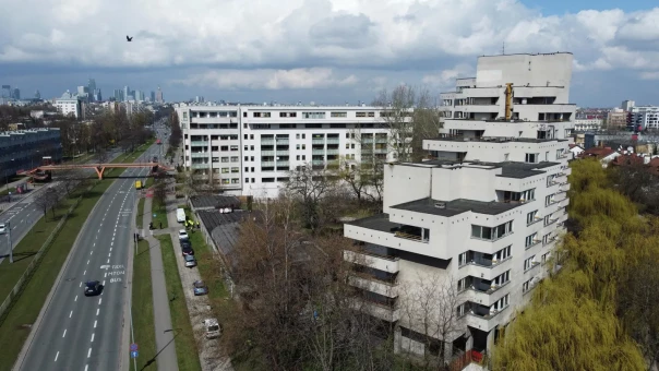 В Варшаве срезали замки и заняли здание, находящееся в дипсобственности России