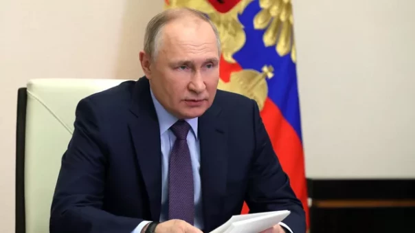 Путин поручил подготовить рынок к переходу на расчеты в нацвалютах