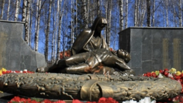 Станцевавшая у Вечного огня африканка попросила понять и простить