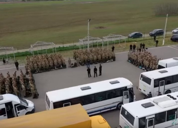 Новый отряд добровольцев из Чечни отправился на Украину