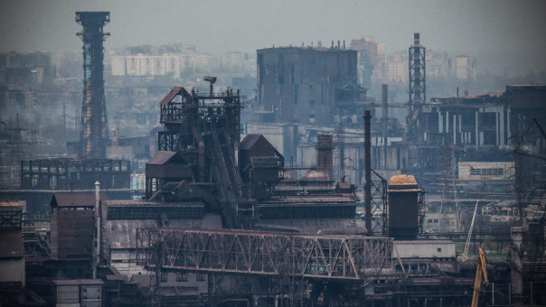 С прилегающих к "Азовстали" территорий вышли не менее 28 человек