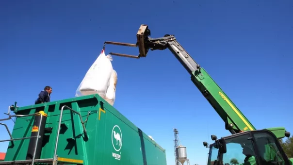 Путин поручил продлить механизм квот на экспорт удобрений вне ЕАЭС