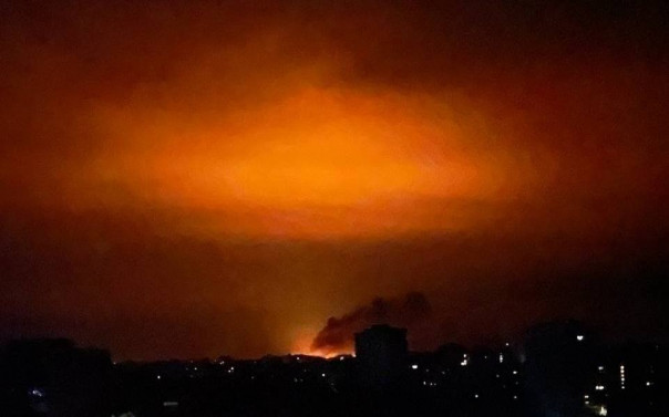 Ночью в Харькове прогремел мощный взрыв и начался пожар