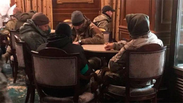 В Киеве неизвестные в форме потребовали у 5-звездочного отеля предоставить номера бесплатно