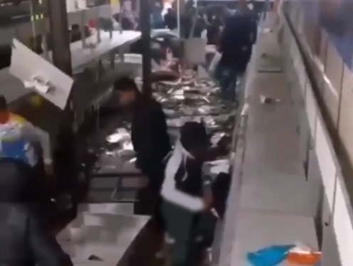 Голодные бунты возвращаются — в Иране начался массовый грабеж продуктовых магазинов