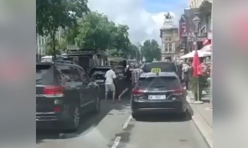 Украинские беШенцы в центре Вены толпой избили двух человек и сбежали