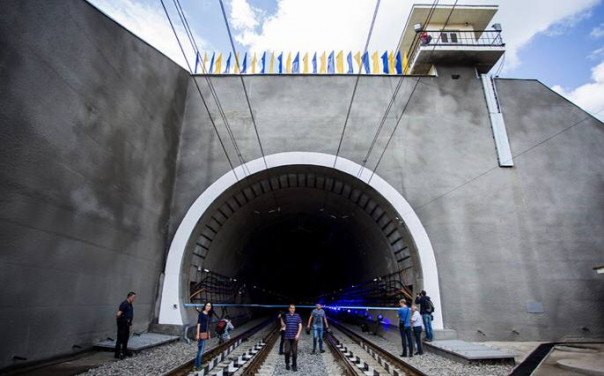 ВСУ усилили охрану Бескидского тоннеля ПВО и военными, чтобы сохранить транзит военной техники из Европы.