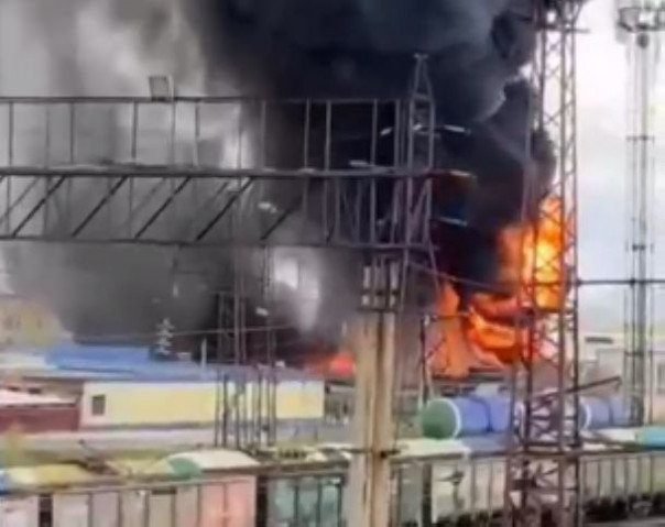 "Совпадение?! Не думаю". В Дзержинской промзоне в Нижегородской области полыхает крупный пожар