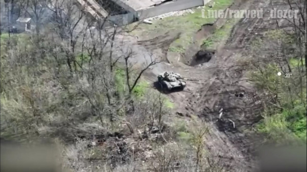БПЛА заснял танковый бой на славянском направлении