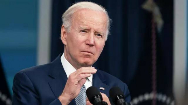 Байден перепутал вход с выходом. Пётр Акопов